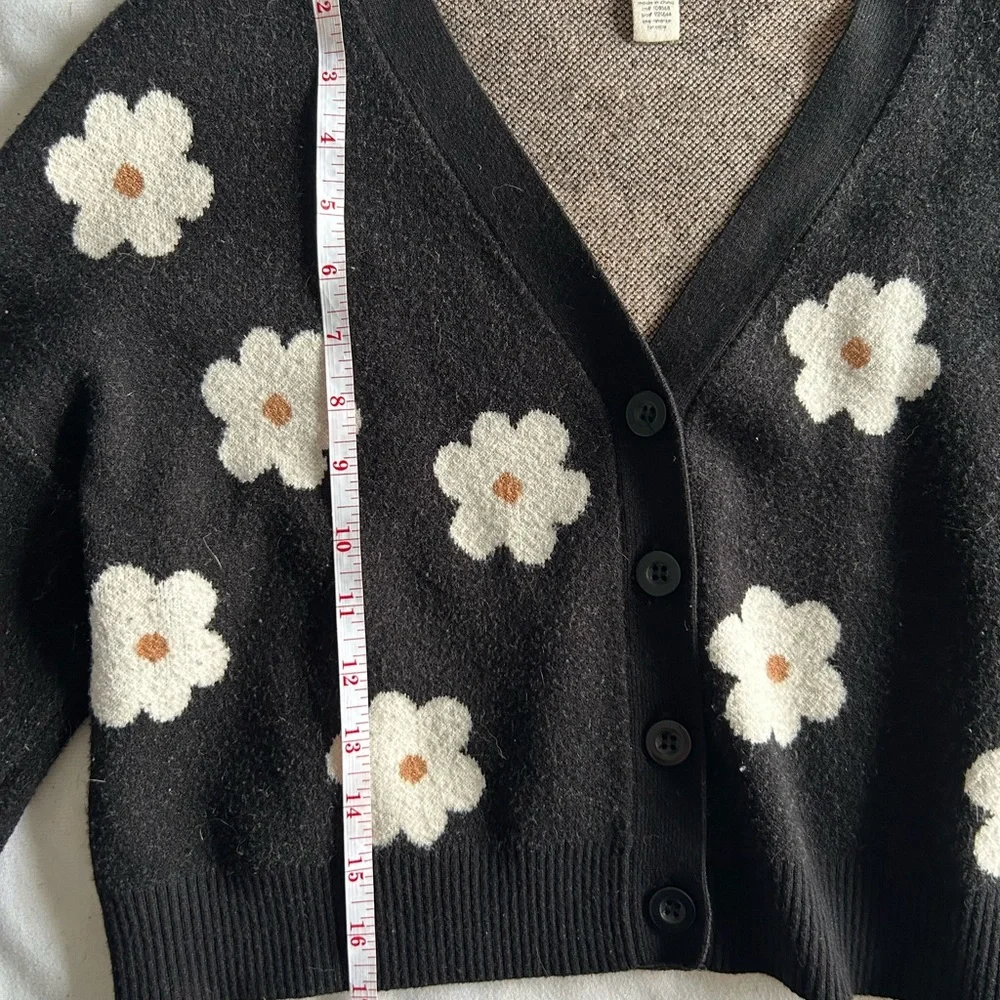 Full Tilt Black Cardigan with White Floral Design - Picture 4 of 6